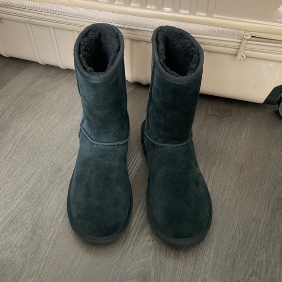 UGG Women's Water Resistant Essential Classic Short Boot - Picture 2 of 5